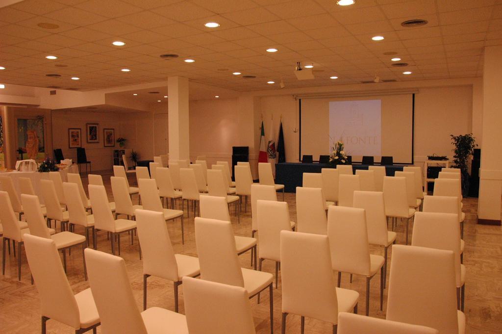 Hotel La Fonte Osimo Buitenkant foto